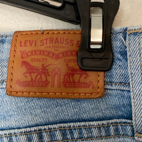 Levi’s Embroidered Jeans - Picture 5 of 6